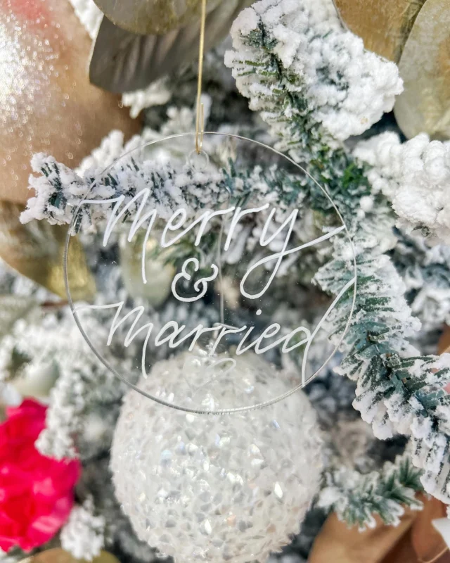Cute little ornaments for our December brides 🌲 from @lightasafeathercalligrapher